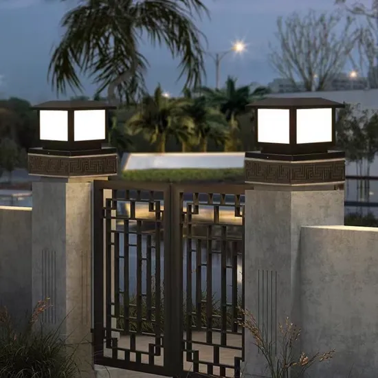 Modern Outdoor Waterproof Remote Control Solar Garden Lights Fence Solar Outdoor Gate Post Lights 